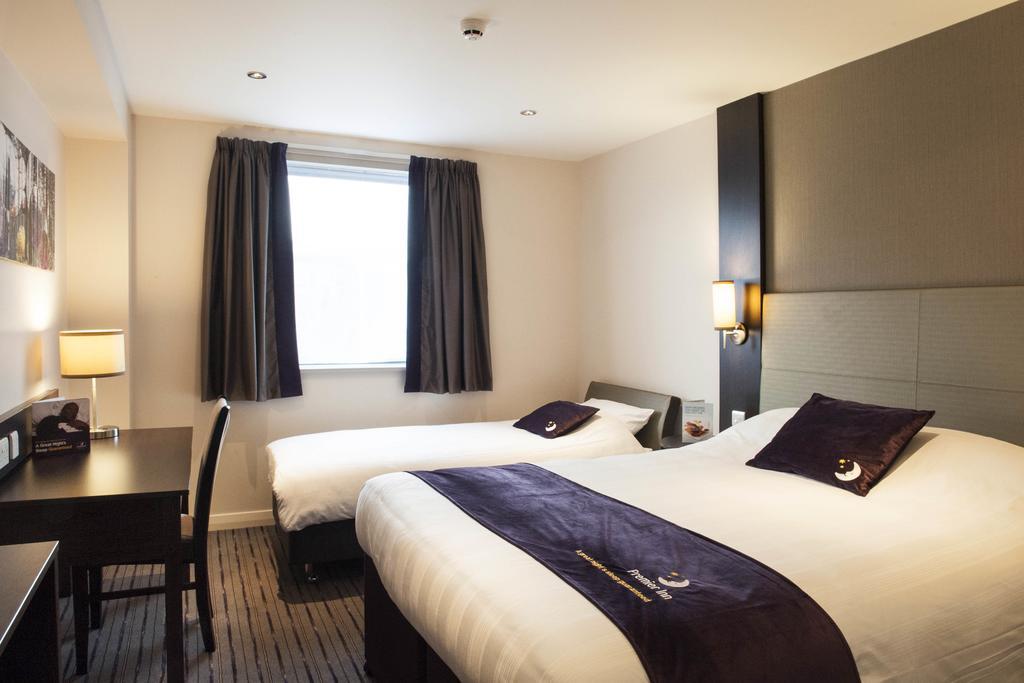 Premier Inn London Croydon West - Purley A23 Номер фото